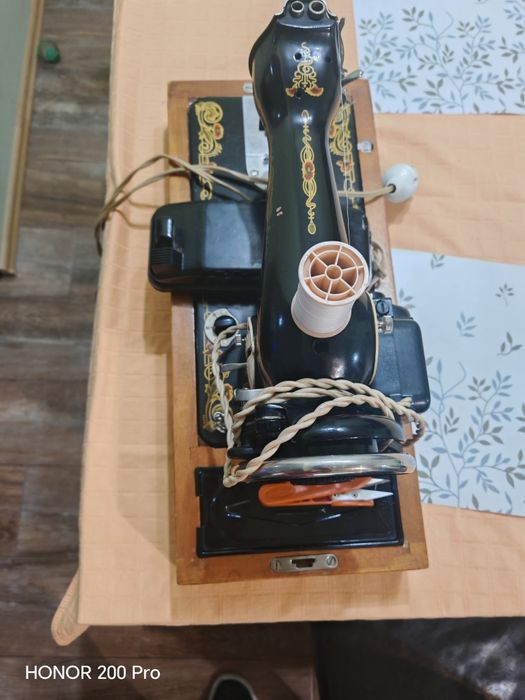 Vând mașina de cusut