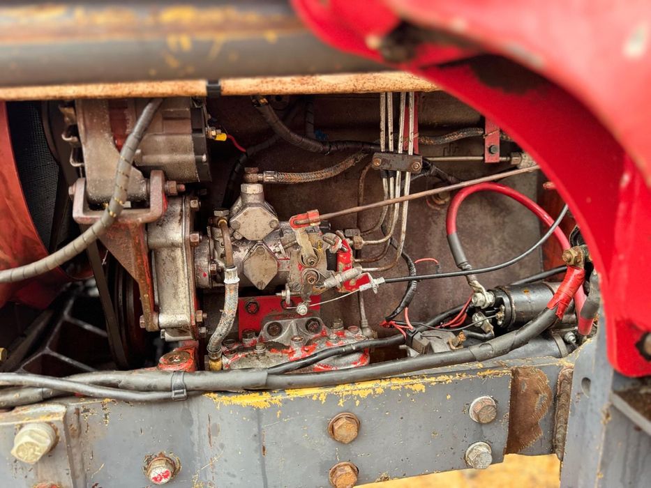 Tractor internațional ih 744 cu încărcător frontal recent adus