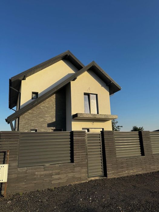 Casa de vanzare , 3 dormitoare , terasa acoperita