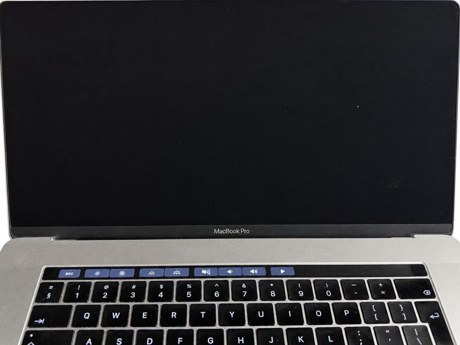 MacBook Pro 15” 2017, i7, 16GB RAM, SSD 256GB, Touch Bar