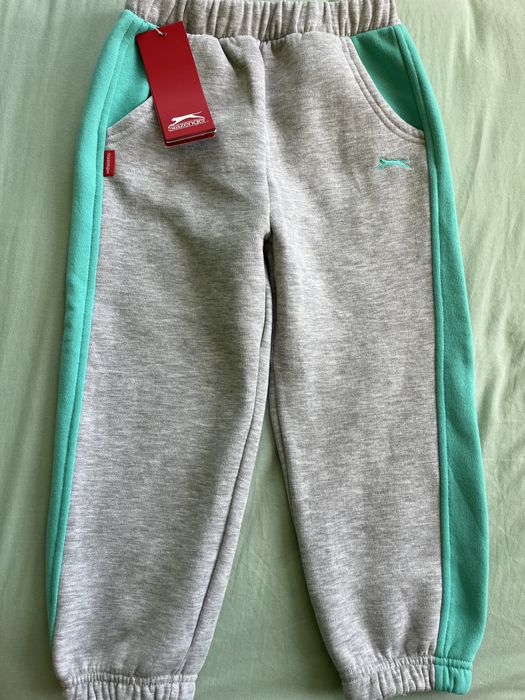 Продавам анцунг Адидас