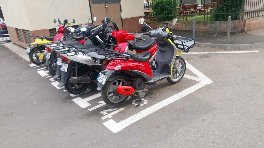Inchiriere / Rent a bike scuter Kymco & Piaggio 125 / 50cc Glovo  Bolt