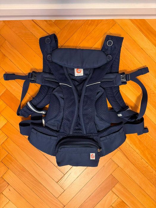 Ergobaby Omni Breeze Midnight Blue + подаръци (зимно покривало, подложка за смучене и протектори)