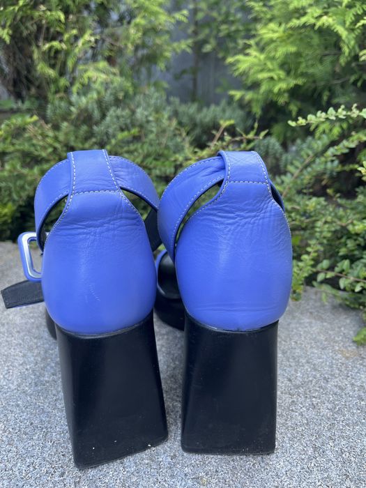 Дамски обувки от черен велур и лак