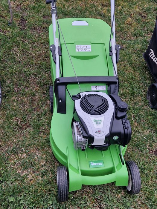 Mașini de tuns iarba, gazon