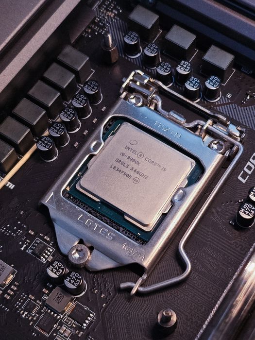 Intel Core 19-9900K +  32gb ddr4 рам + Дъно MSI MAG Z390 Tomahawk 

​8