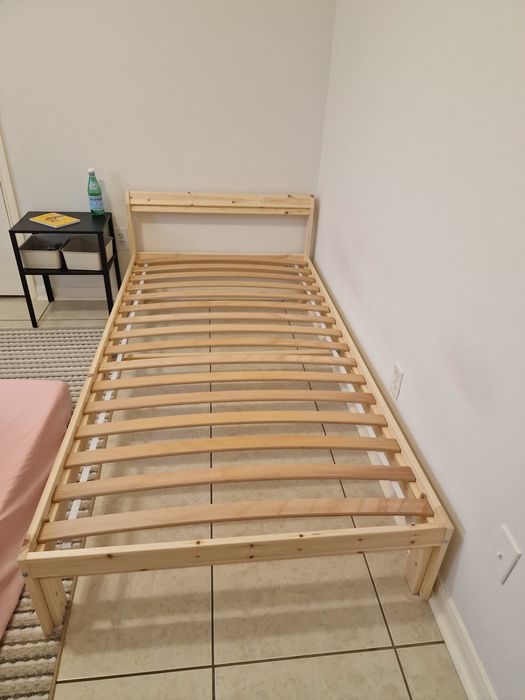 Кровать односпальная