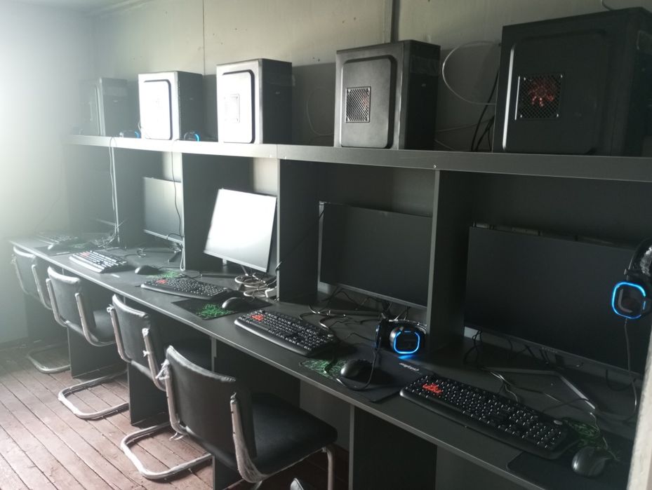 10 дана компьютер стол хам стуллары менен комплект сатылады.