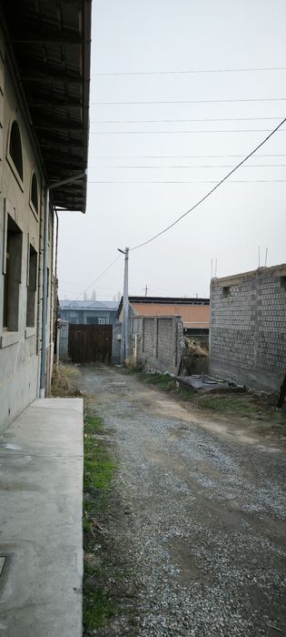 Срочно продается земельный участок с небольшим зданием.