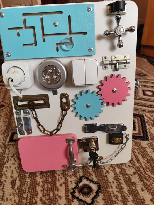 Продам бизиборд.