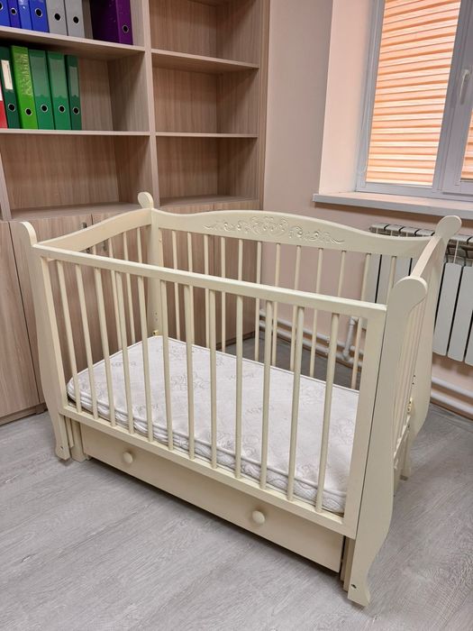 Детская бежевая кровать