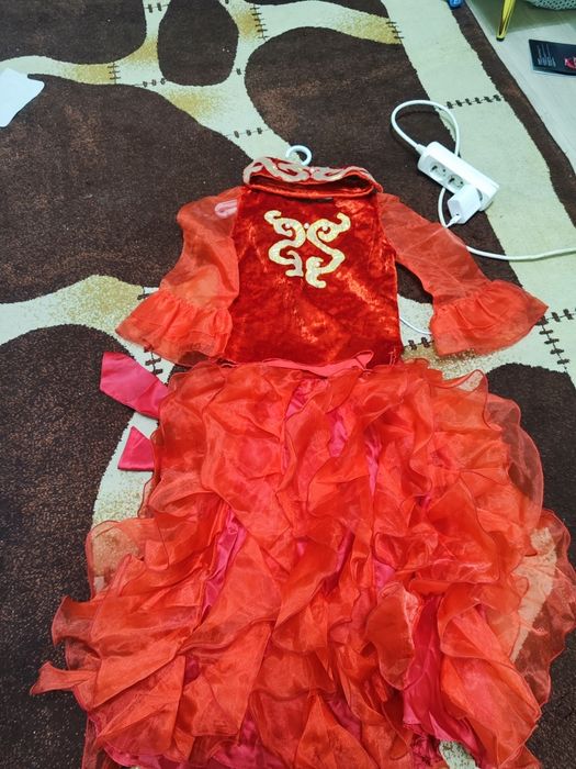 Продам платье с кажекей 3-5 лет