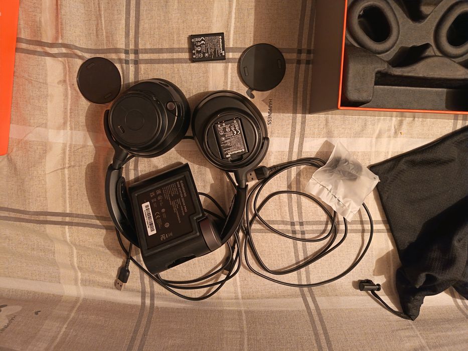 Vând căști Steelseries Arctic Nova Pro Wireless