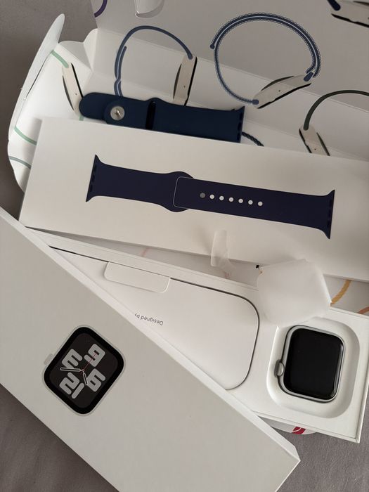 Apple Watch SE.