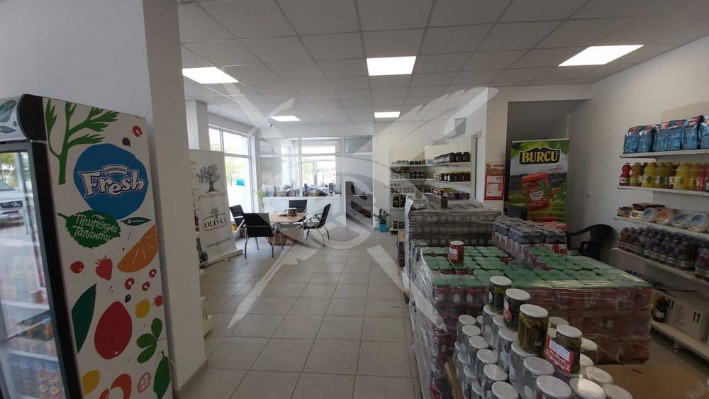 Дава се под наем Склад в с. Първенец, Област Пловдив - 3850 кв.м за 228000 € - Снимка #1