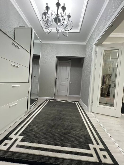 Sebzor Taxtapul 4 hona 1 etaj 120 kv alohida hovlisi bor