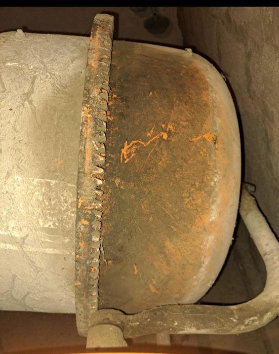 Бетонамешалка сотилади 240лт