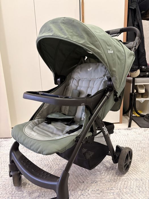 Продам детскую коляску Joie