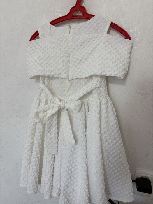 Продам платье на девочку 34 размер