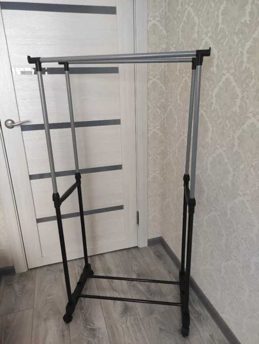 Нова двойна телескопична стойка за дрехи в стая Telescopic