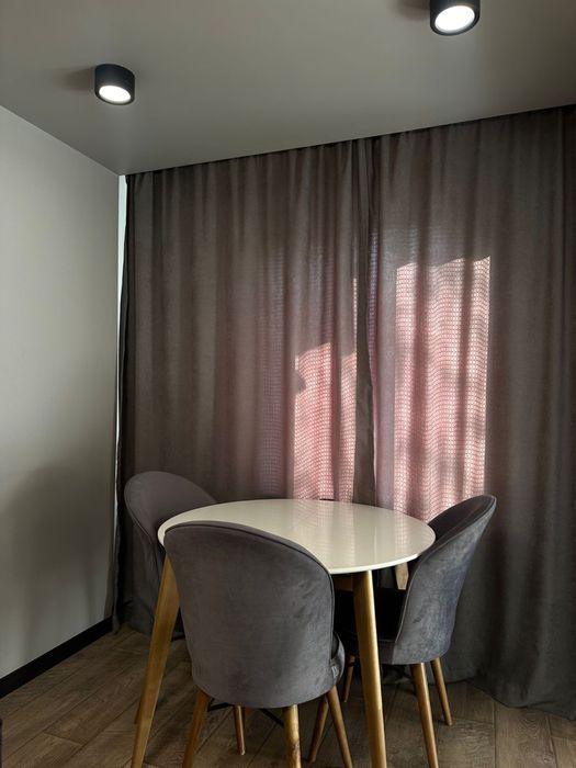 продам комплект стол со стульями