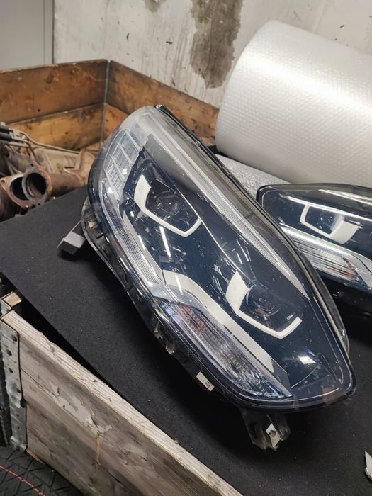 Vînd far stînga dreapta full led renault scenic 4 2018