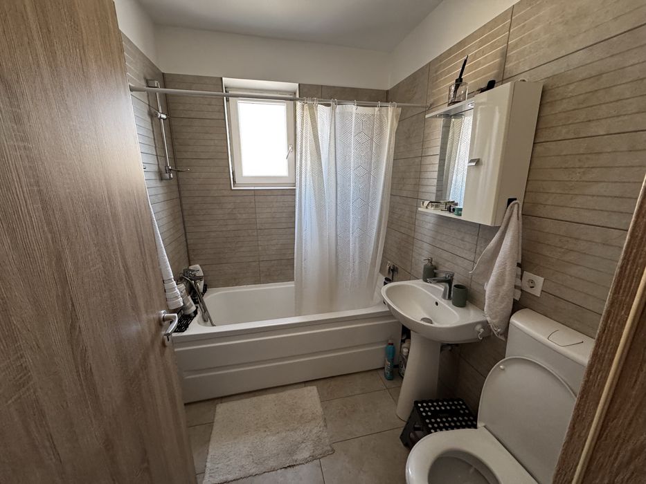 Apartament 2 camere, 2 băi, balcon, complet mobilat