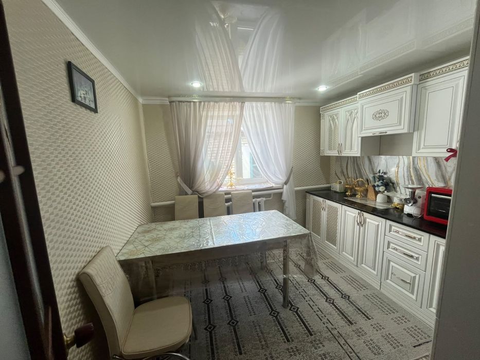 4 бөлмелі үй сатылады.