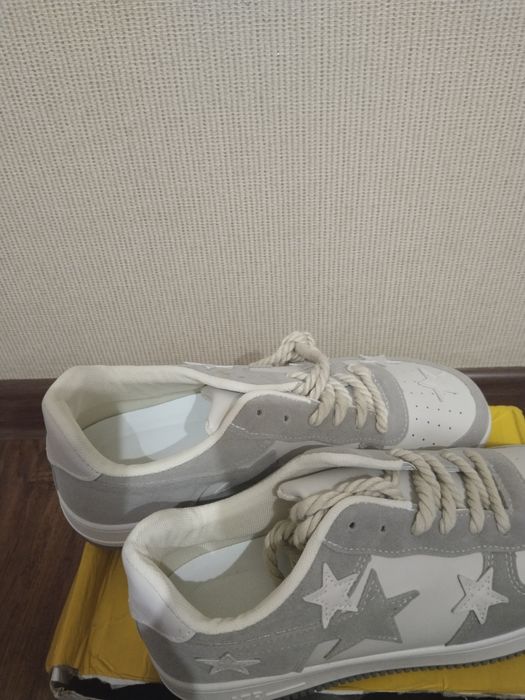 Новый кроссовка с звездами