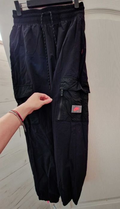 Pantaloni Nike,  stare foarte buna