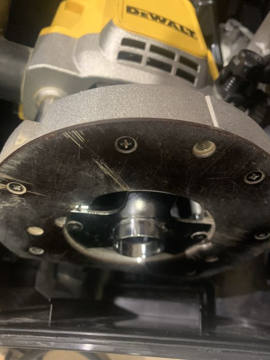 DeWALT DWE 625/2300W/230V/2024г/оберфреза в куфар с аксесоари