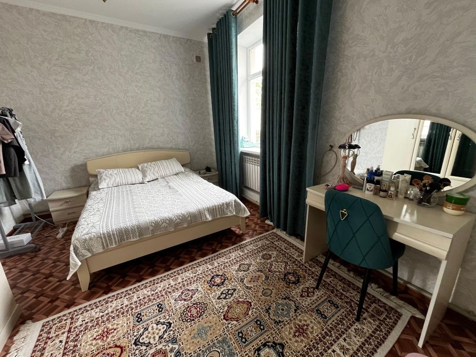 Үй сатылады,жері үлкен