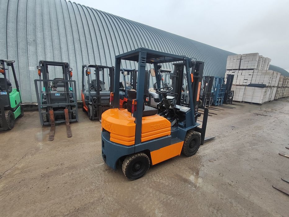 Продам вилочный погрузчик. Кара