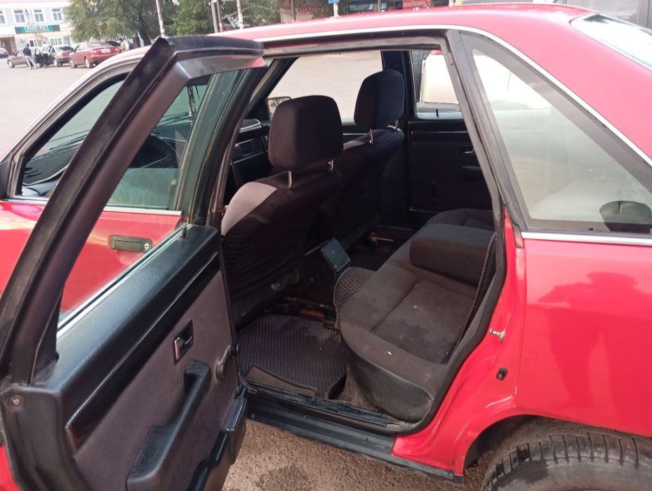 Ауди 100 сатылады