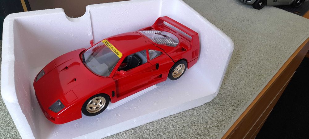 vand macheta Burago 1/18 - Ferrari F40