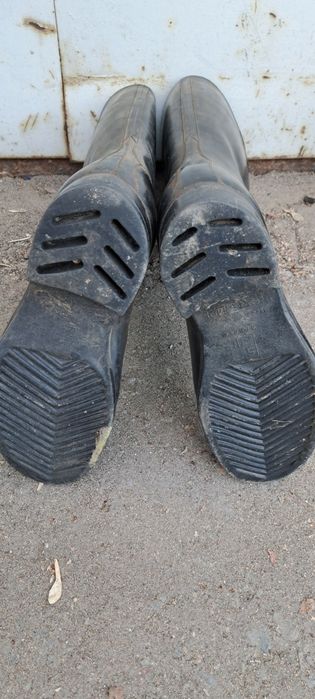 Сапоги резин. 42 и 43