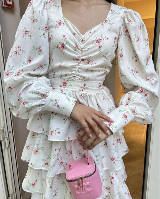 Женское нежное платье