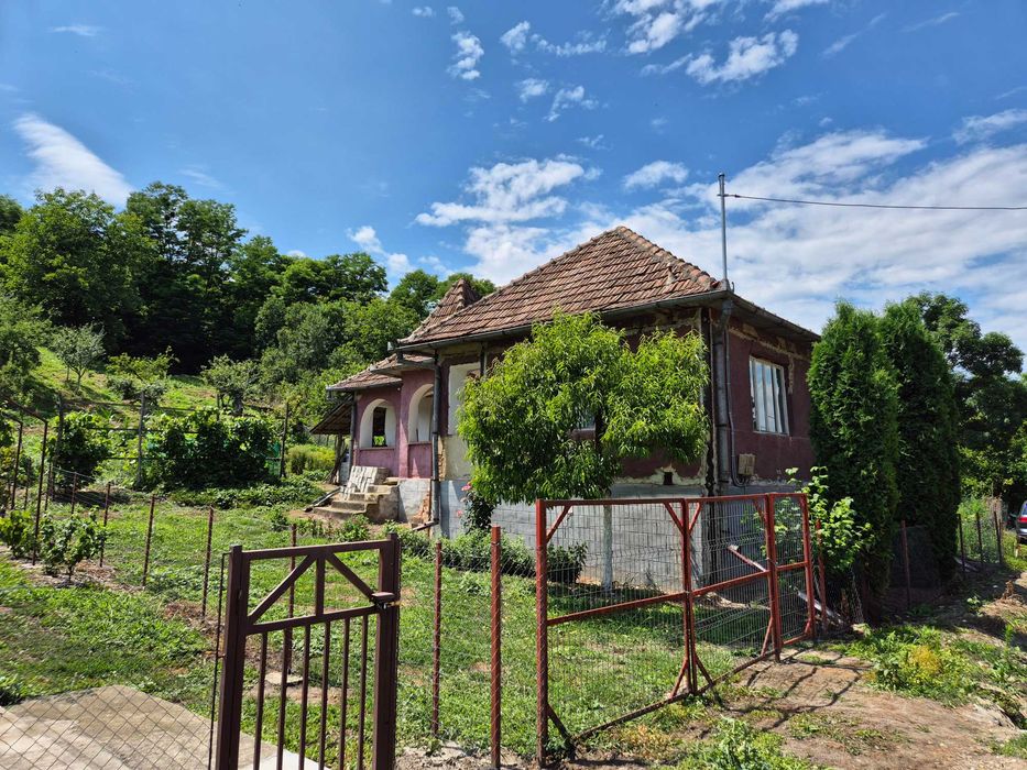 Casa traditionala la tara cu teren – Sat Măhal, comuna Sânmartin, județul Cluj