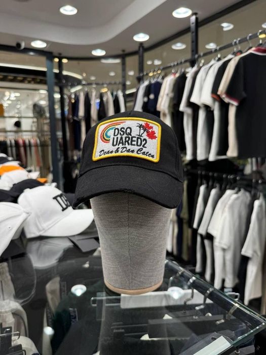 Шапки с козирка различни модели Dsquared