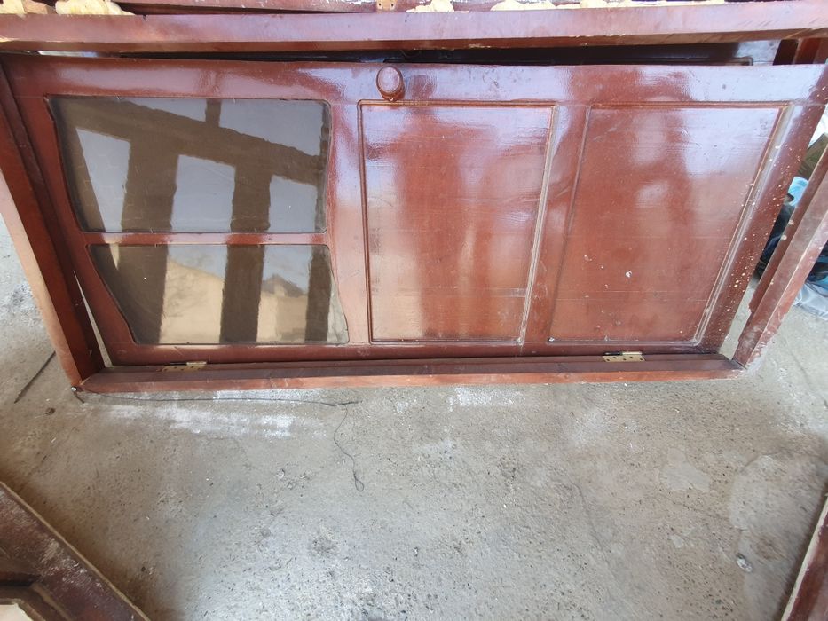 Тереза ва эшиклар тахтали зур холатда 3тадан бор 350мингдан донаси