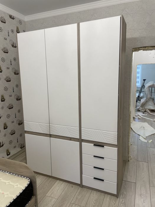 Гарнитура (шкаф, кровать, стол)