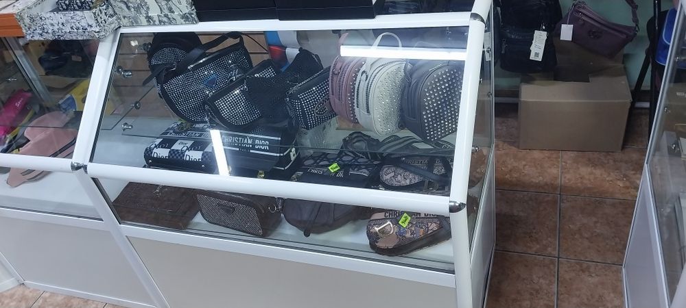 Витрины пластиковые