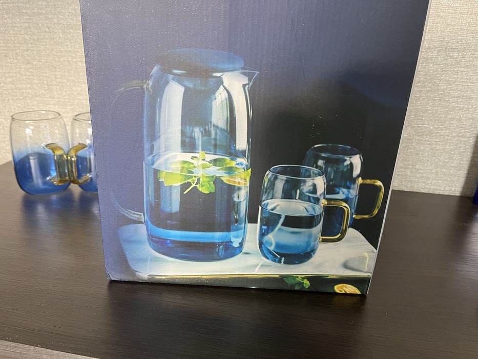 Продам кувшин со стаканами