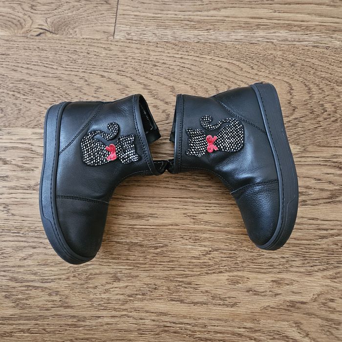 Botine negre cu pisicuta, M 26