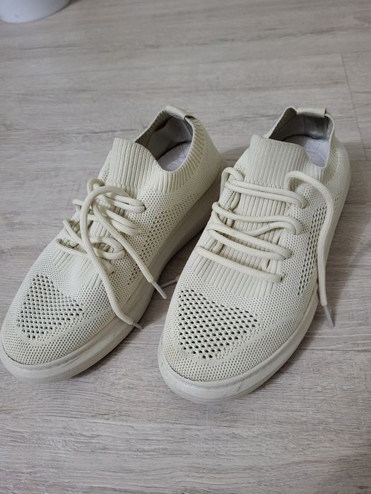 Кроссовки для девушек