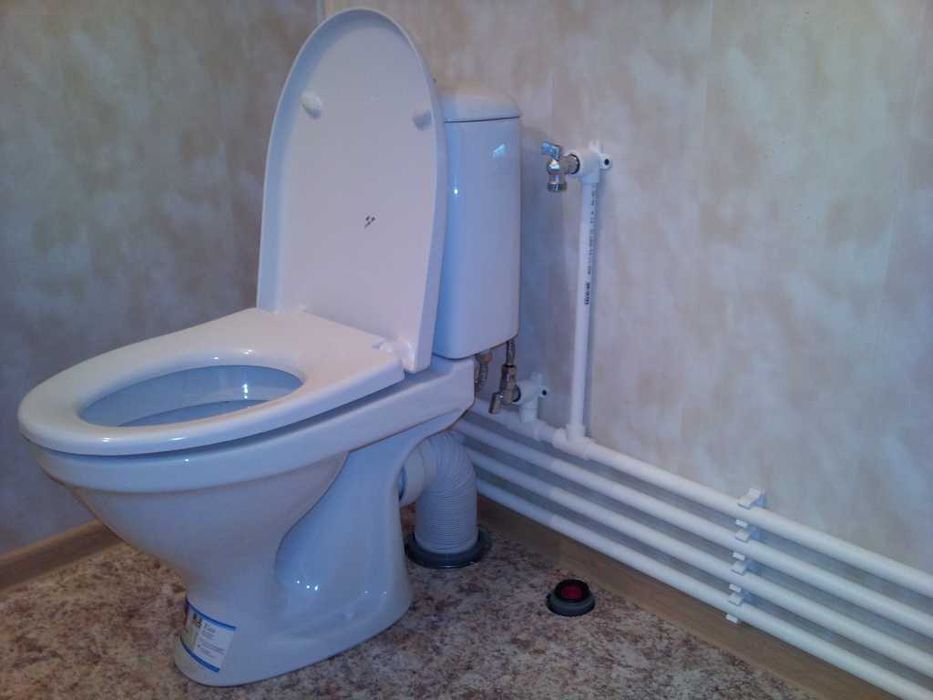 Сантехник установка батареи унитаза смесителя