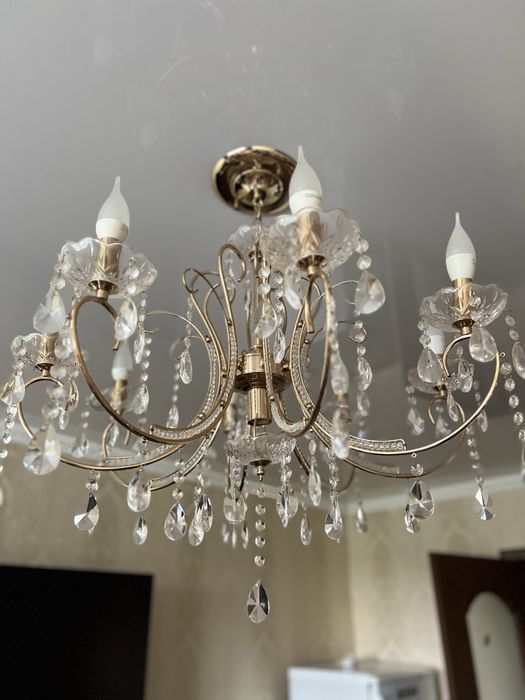 Продам люстру для гостинной