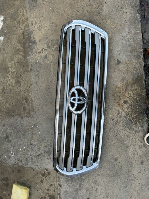 Радиатор решетки Тойота Ленд Крузер 200