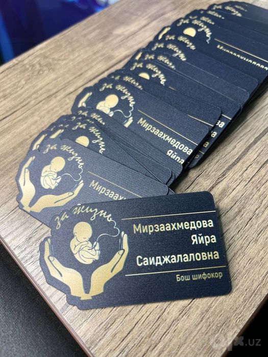 Пластиковые визитки из акрила и ПЭТ на заказ | Изготовление от 100 ш