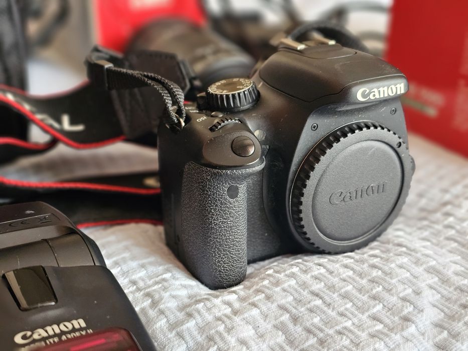 Цифровой фотоаппарат б/у Canon 550D